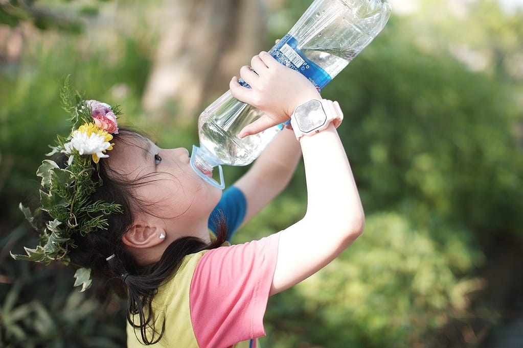 little girl, drinking water, water-people drinking water