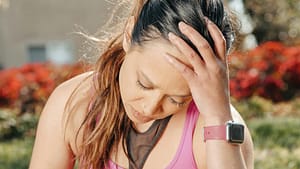 a woman having a terrible headache. This shows how sugar can wreak havoc on your health